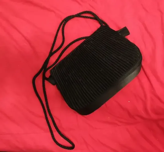 Bolsa preta formal vintage em ótimo estado de conservação