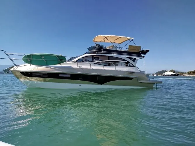 Lancha Real 42 - ano 2022