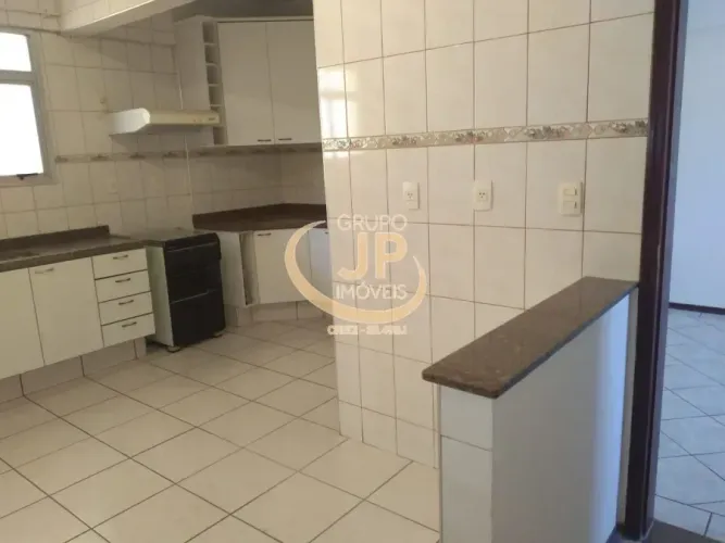 Apto no Centro/ 143m²/ 3 Dorm./ 2 Suítes/ Hidro.