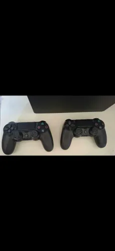 Dois controles PS4 (Nunca usados)