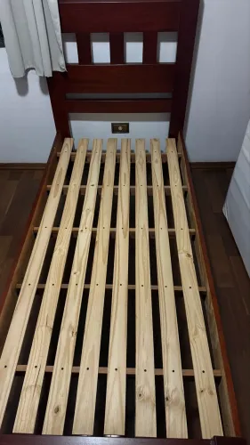 Cama de solteiro (MADEIRA MACIÇA)