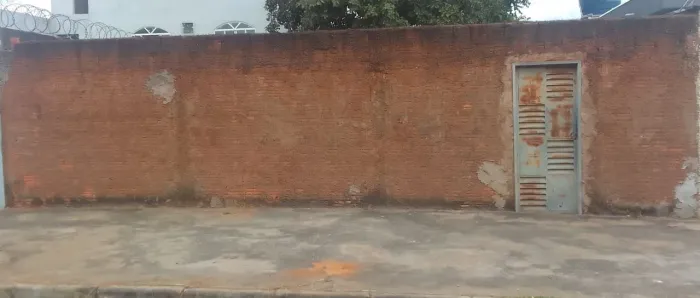 Lote 220m2 localizado no Bairro Carmelo