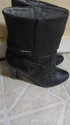  Bota marca luz da lua de couro  cano baixo 
