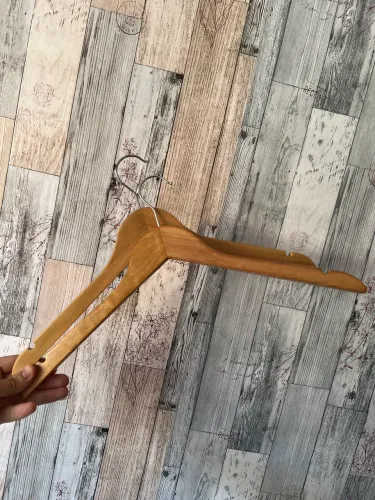 Cabides de madeira