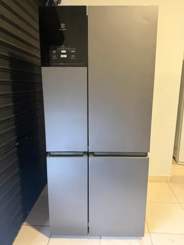 Geladeira Eletrolux semi nova 110v 3 meses garantia 