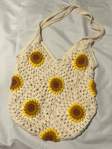Bolsa de crochê com girassóis