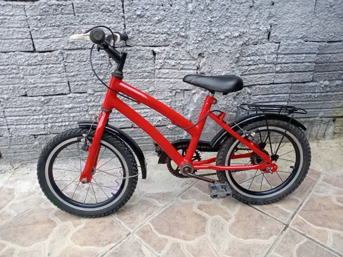 Vendo bicicleta aro 16 boa só anda por 180 reais.
