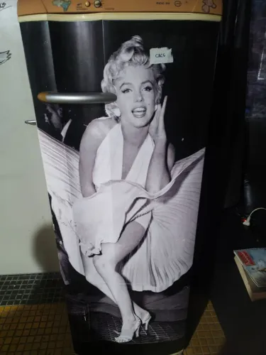 Geladeira Marilyn Monroe(danificada)