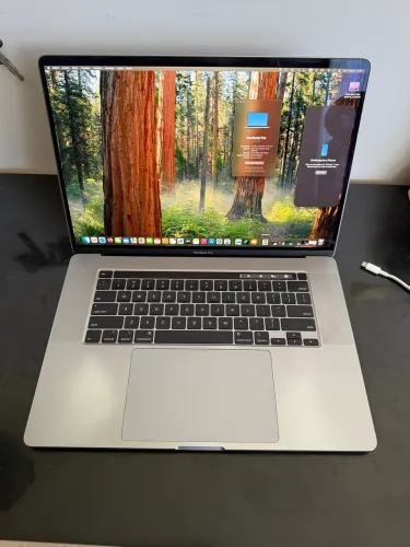 Macbook pro 2019 16 polegadas. 512gb armazenamento e 16gb memória ram