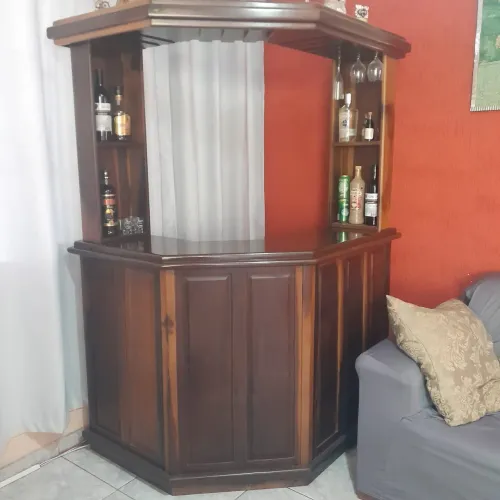 Barzinho em madeira maciça 