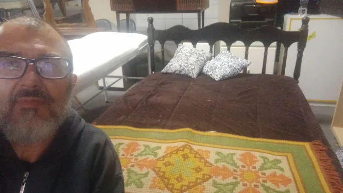 Cama de madeira maciça