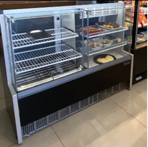 O Balcão Confeitaria Gelopar GQEA-140/PF Linha Aurora