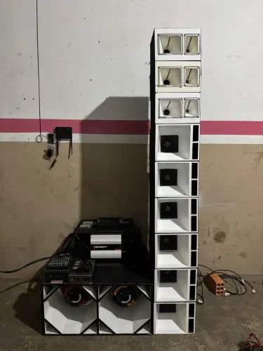 Torre de som automotivo interno completo