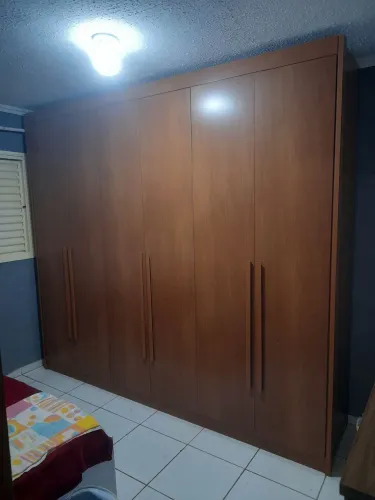 Vendo guarda roupas 6 portas 8 gavetas 3m altura 2.70m comprimento