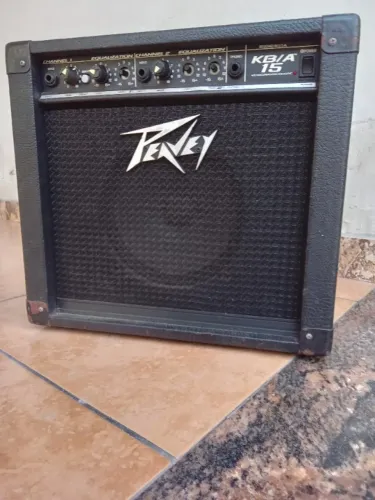 Caixa acústica - amplificador KB/A 15 PEAVEY, 2 unidades usadas. 1 funcionando, outra não.