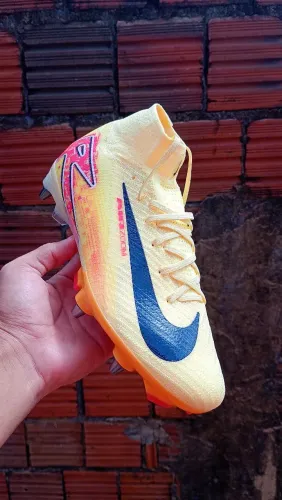 CHUTEIRA NIKE TRAVA MISTA