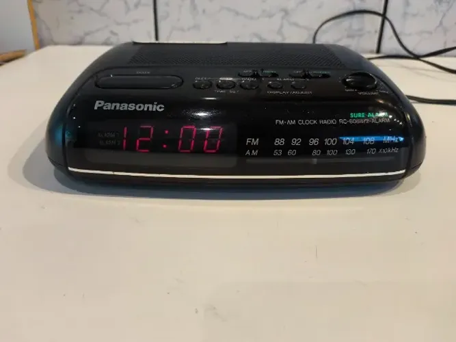 Relógio digital Panasonic RC-6088 dual alarm - rádio - usado 120v
