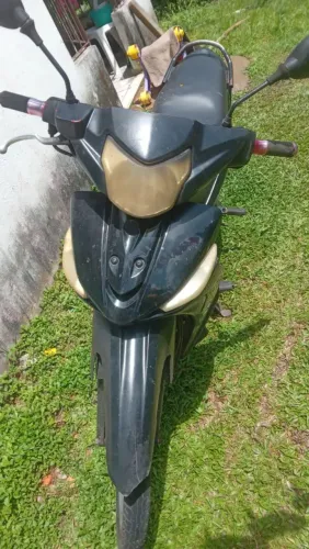 Vendo Moto Crypton Yamaha preta. Para vender rápido e com urgência. Chama que a gente.....