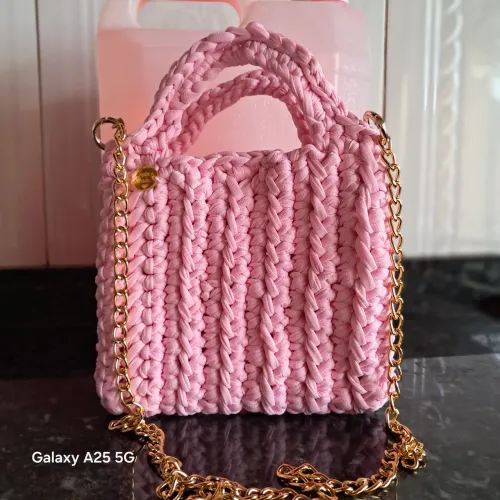 Bolsinha de croche infantil produto feiyo a mão