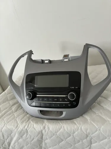 Ford Ka 2018 - B562MCA moldura e rádio 