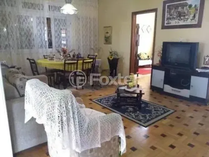 Casa à venda Rua Euríco Lara, Medianeira - Porto Alegre