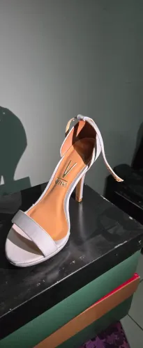 Vendo sandalia prata vizano