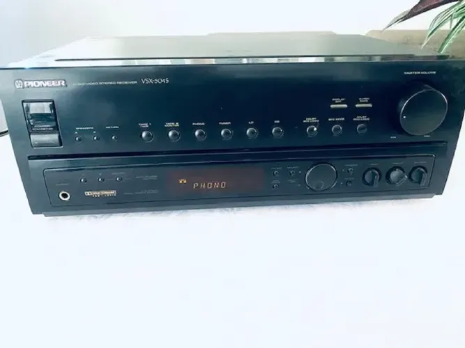 Receiver A/V Pioneer Vsx-D504S com conexão PHONO e 110W/ch