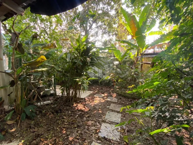 TERRENO COM IMÓVEL RESIDENCIAL E COMERCIAL À VENDA NO BAIRRO CANTO EM FLORIANÓPOLIS/SC
