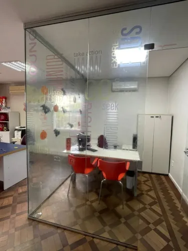 Vidros temperados para divisão de sala
