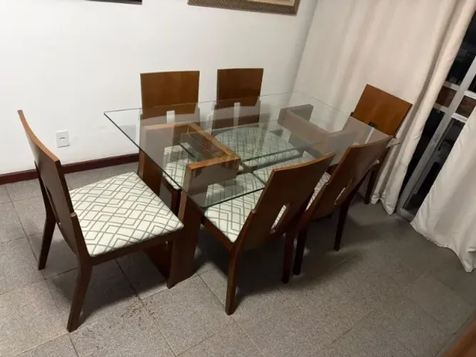 Mesa de Jantar com Tampo de Vidro e 6 Cadeiras Estofadas - Excelente Estado