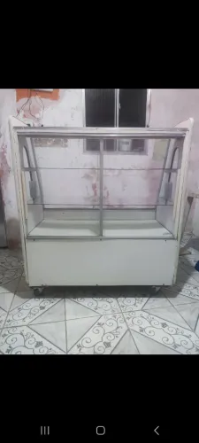 Vendo um balcão expositor usado