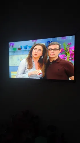 Vendo tv semi nova 