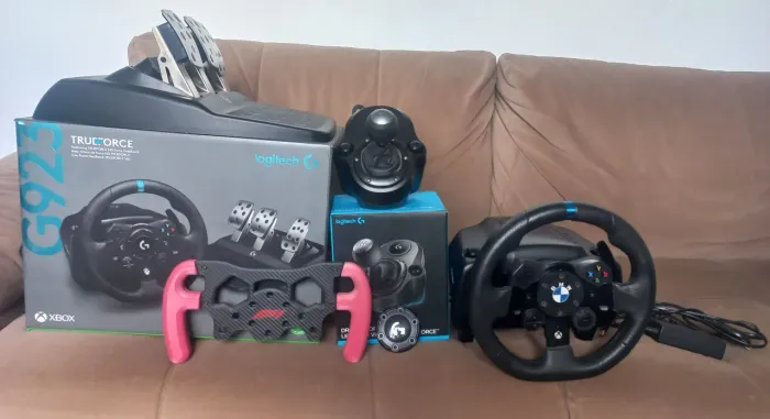 Volante Logitech G923 para Xbox Series X|S, Xbox One e PC com TRUEFORCE, acompanha câmbio