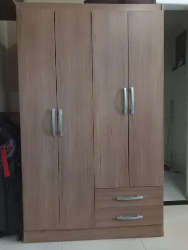 Guarda roupas 4 portas 2 gavetas