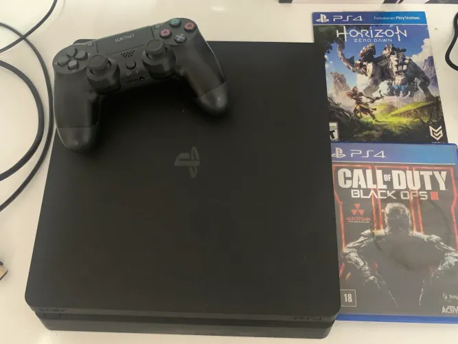 ps4 slim 1tb ótimo estado com 2 jogos e 1 controle!