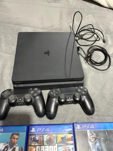 PS4 Slim 825gb+ 2 controles + GTA V, FIFA 19 e Mortal Kombat XL -R$ 1.500!