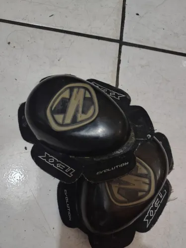 Raspador de proteção para macacão de couro 