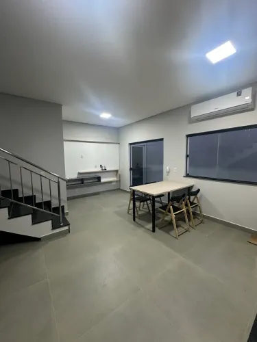Aluguel. Duplex. 2 suítes + home office. Parcialmente mobiliado. Paraviana