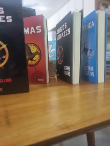 Trilogia Jogos Vorazes - Box com 3 livros como novos!  