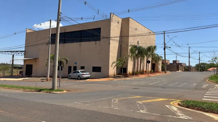 Barracão de 1.600m2 de construção mais 450 m2 de terreno em Guapiaçu