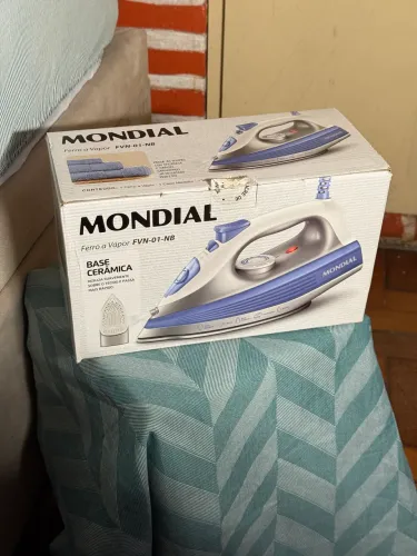 Ferro a Vapor Mondial FVN-01-NB - Semi-novo (Usado apenas 2 vezes)