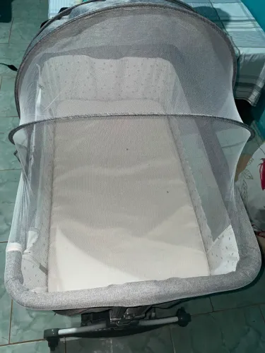 Vende-se berço balanço portátil Pipdip com acoplamento à cama.