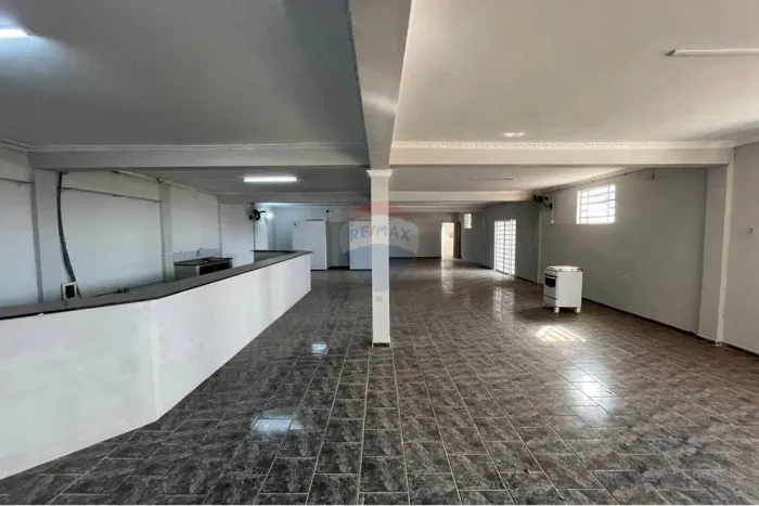 Galpão para Locação com 393,5 m2, no Della Rocha, incluso fogão, geladeira e freezer, em I