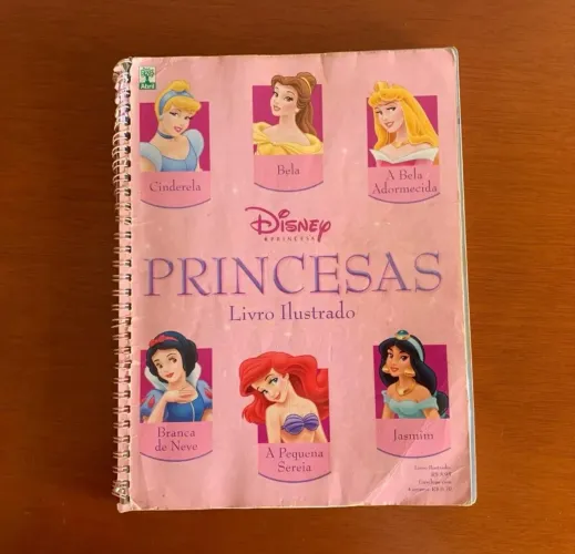 Álbum de figurinha princesas Disney 2006 completo