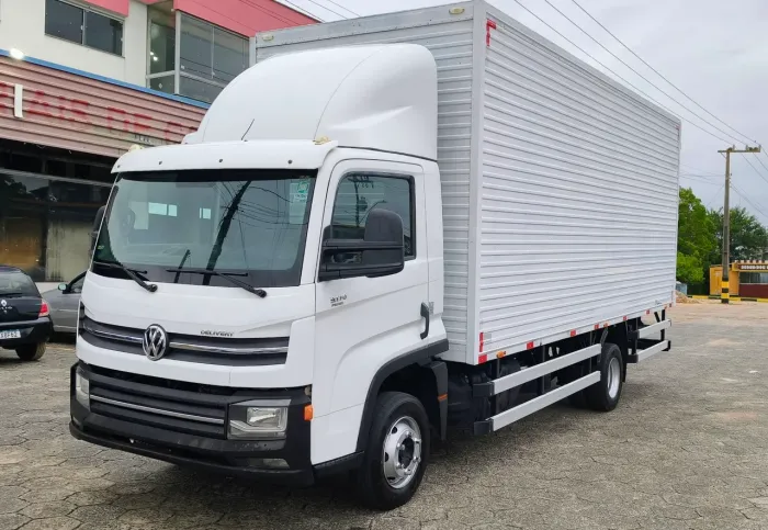 Volkswagen 9170 ano 2019 baú 6,30mt