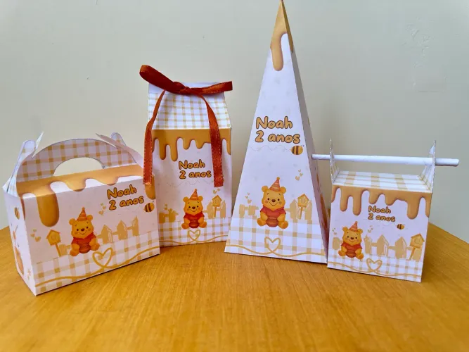 Kit lembrancinha pegue e monte personalizado de aniversário do Ursinho Pooh.