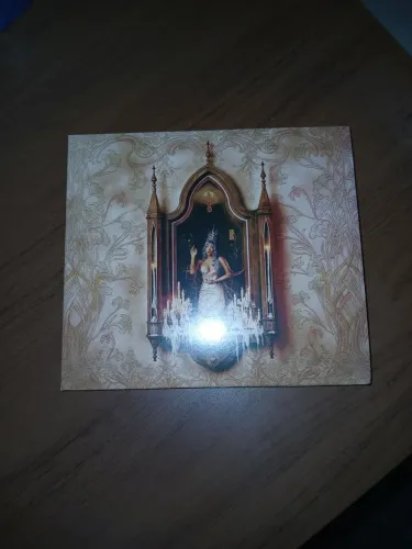 CD Hades (2026) - Edição Digipak | LEIA: Detalhe de Fábrica no Acabamento