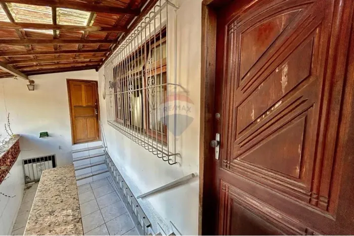 CASA NO CENTRO DA CIDADE EM NOVA FRIBURGO - COM DOIS QUARTOS - TERRAÇO - POR R$ 480.000,00