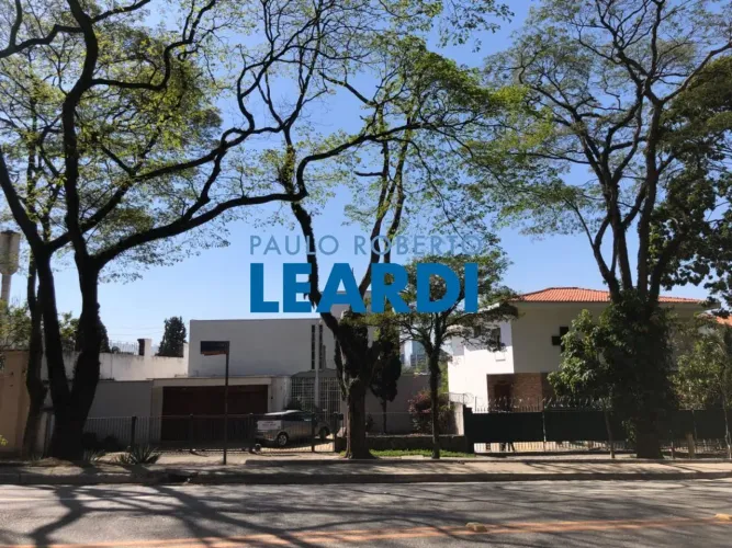 CASA ASSOBRADADA - MORUMBI - SP