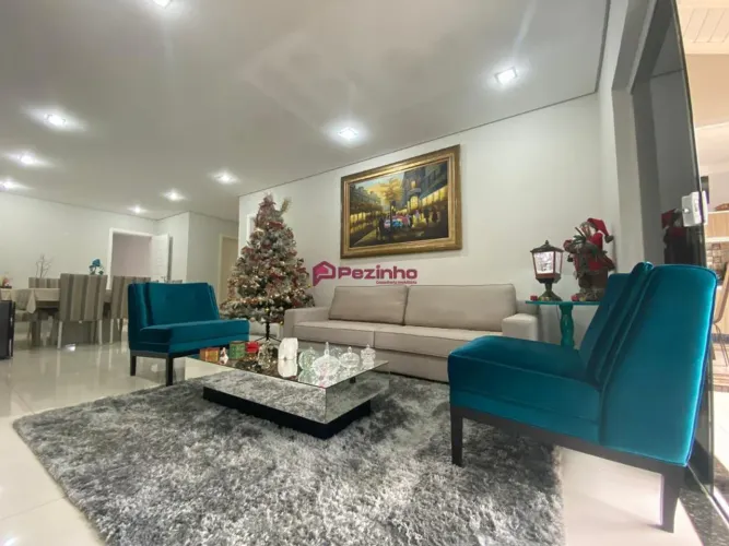 Casa à venda em Limeira, Parque Residencial Roland, com 3 suítes, com 230 m²